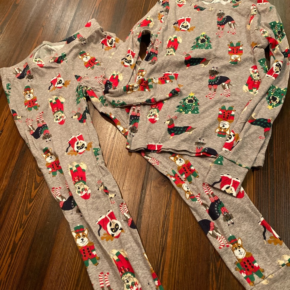 Old Navy unisex pajamas XL size 12, adorable Christmas doggies! Like new.